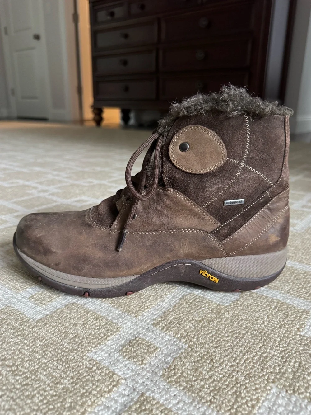 Dansko Candace Waterproof Winter Boots Brown Suede Vibram EU 40 (US 9.5-10)